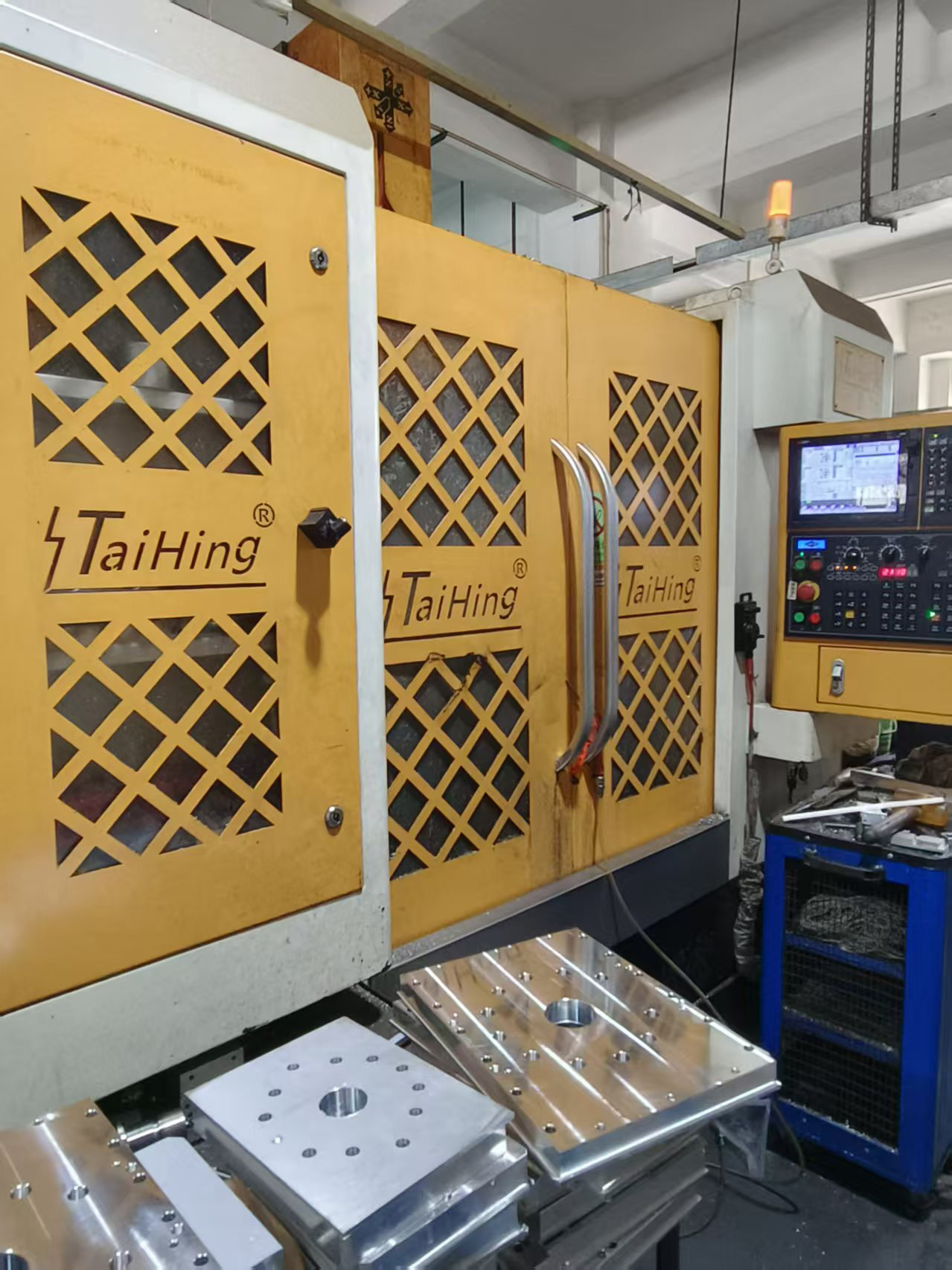 TaiHing cnc milling machine for metal custom parts manufacturing
